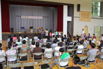 砂金小学校の生徒達のあいさつ