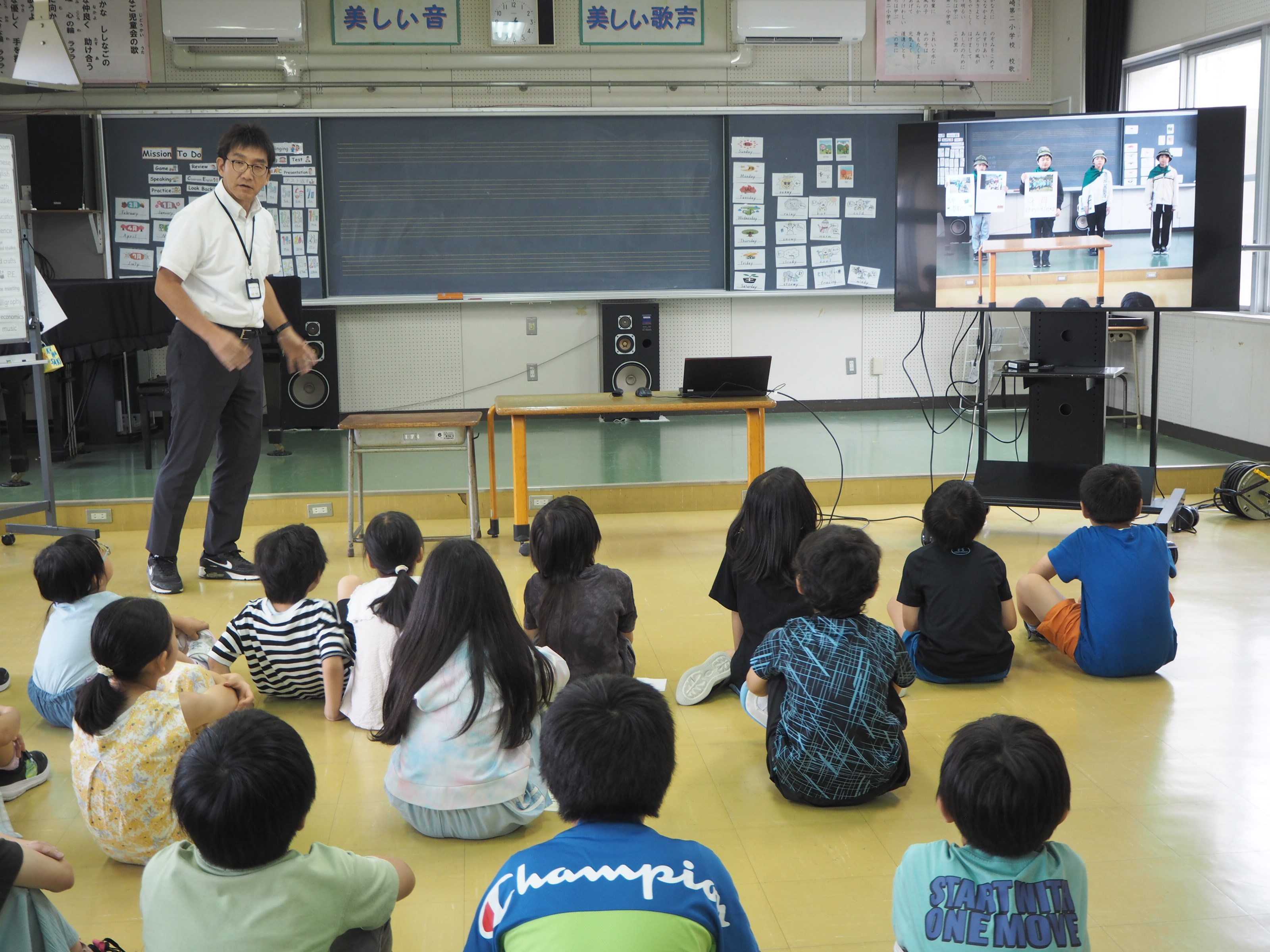 休業前集会の写真