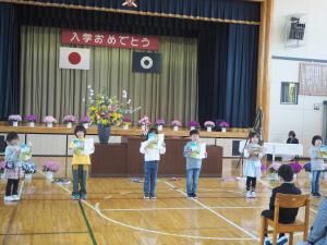 発表をする2年生の写真